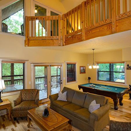 Bear Footin' On The Creek Villa Gatlinburg Rum bild