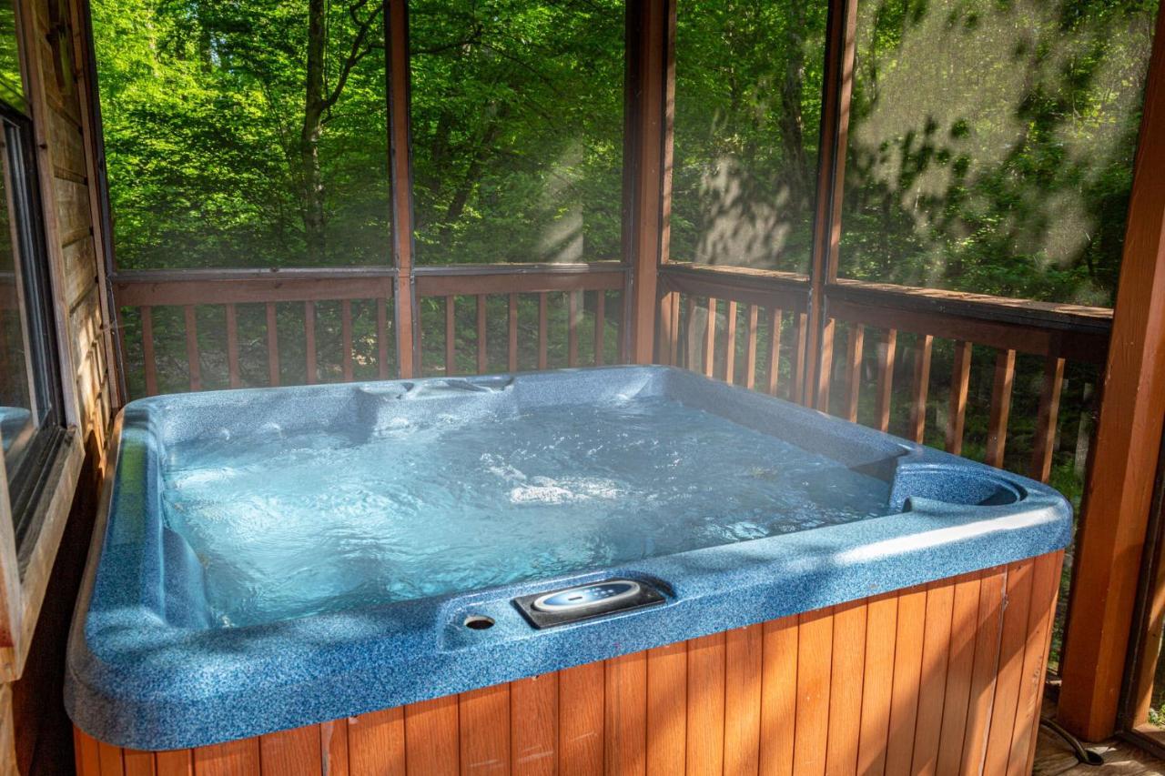 Bear Footin' On The Creek Villa Gatlinburg Exteriör bild