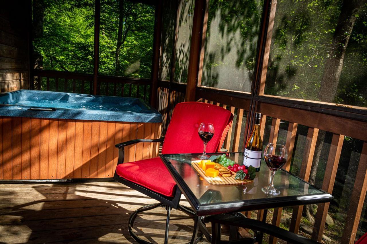 Bear Footin' On The Creek Villa Gatlinburg Exteriör bild